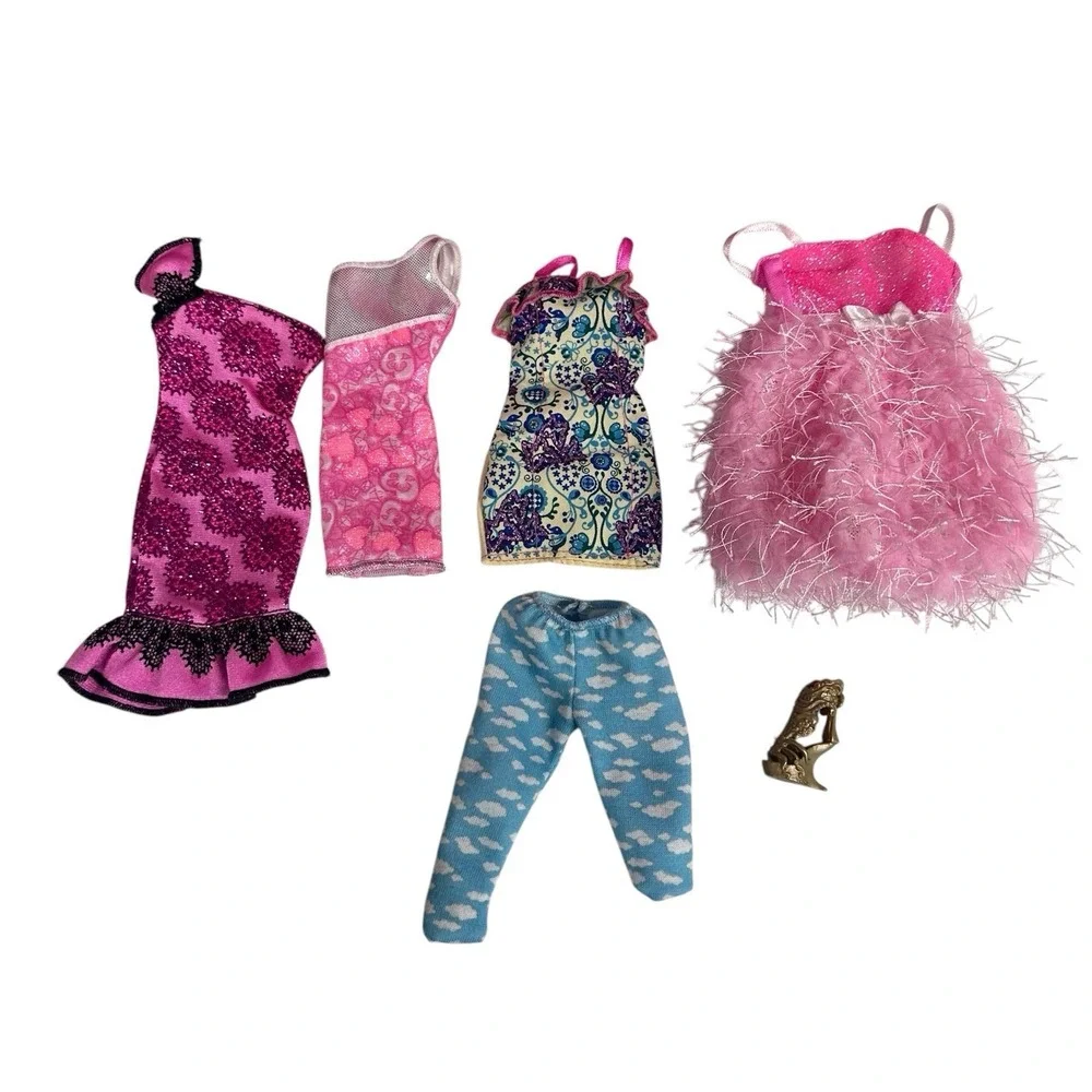 Mattel Barbie Pink Wardrobe Closet‎ Storage Carrying Case 2011 With Extras